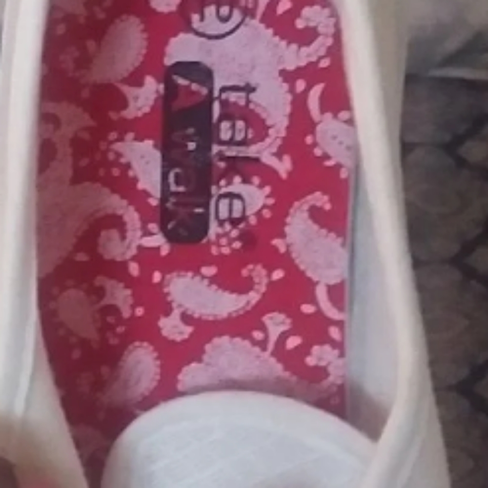 Shoes - Picture 2 of 4